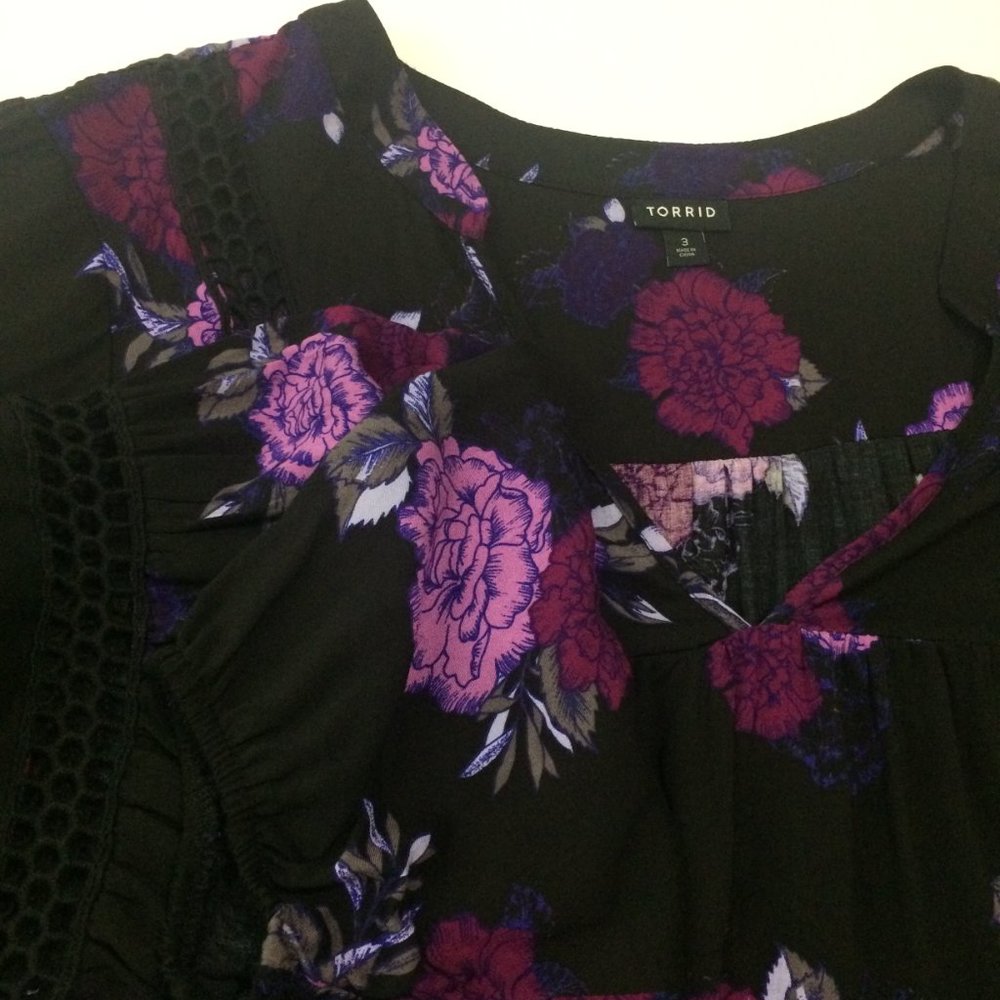 Torrid Boho Tunic Blouse Black / Plum Floral NWOT - Picture 2 of 14